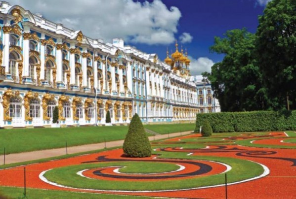Catherine Palace Outside St. Petersburg Russia 600x405 e1377361722135 Top 15 Most Beautiful Buildings Around The World