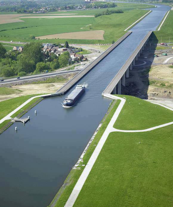 Belgium.-Pont-du-Sart-is-a-navigable-aqueduct.jpg