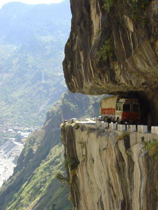 Karakoram-Highway-Pakistan.jpg