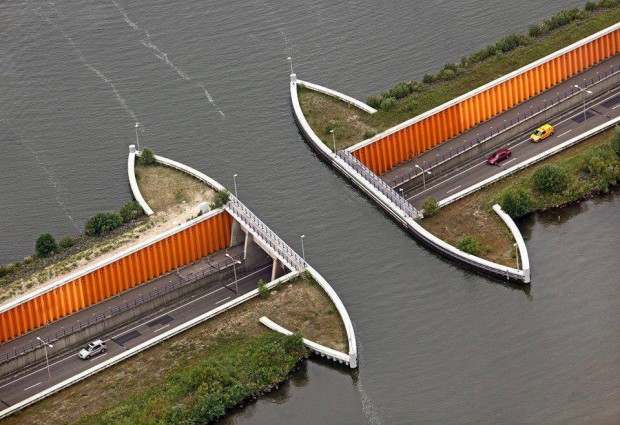 Netherlands-Veluwemeer-an-Amazing-underwater-tunnel-620x425.jpg