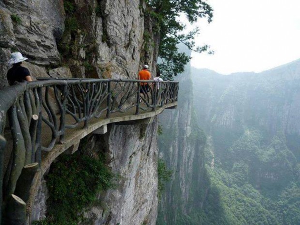 Cliffside-Steps-Hunan-China-620x465.jpg