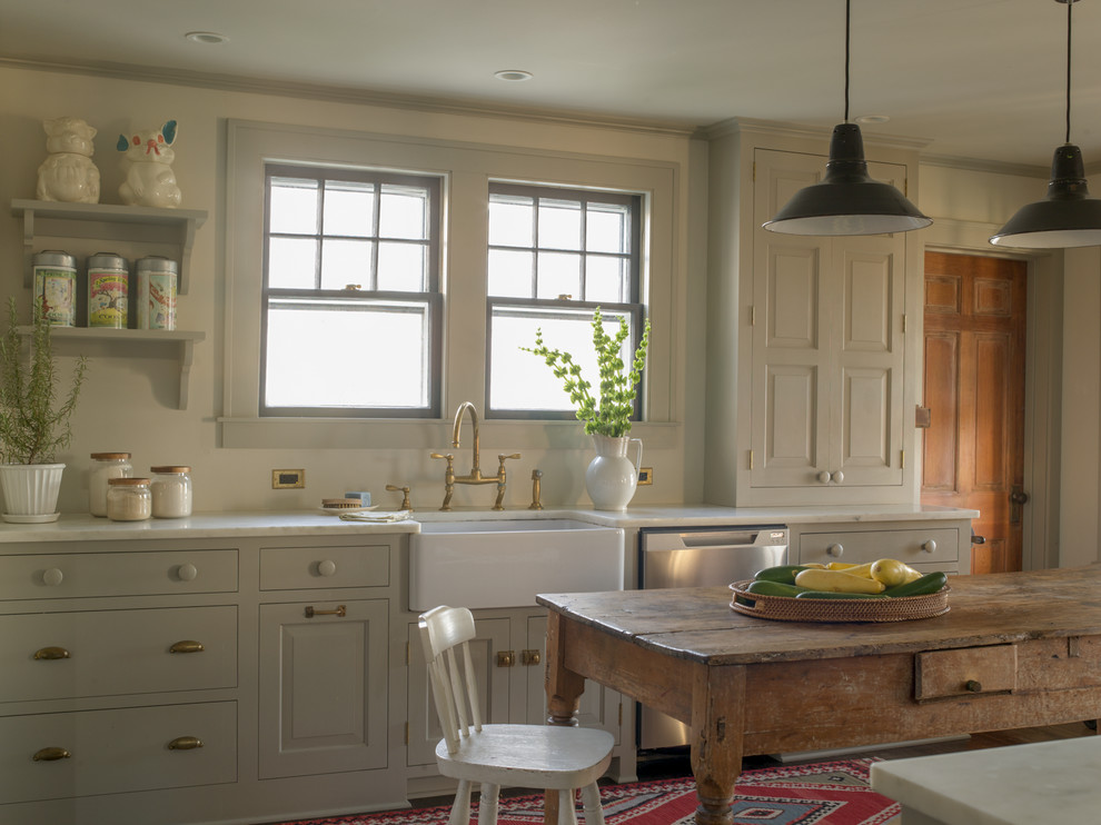10 Warm Farmhouse  Kitchen  Designs  YourAmazingPlaces com