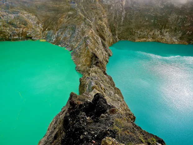 Kelimutu Lakes   Worlds Surreal Lakes