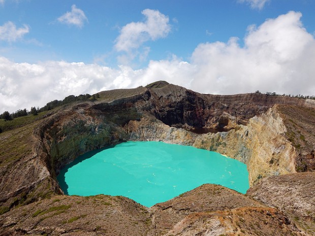 Kelimutu Lakes   Worlds Surreal Lakes