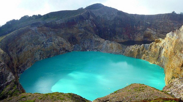 Kelimutu Lakes   Worlds Surreal Lakes