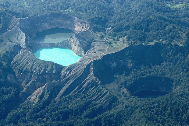 Kelimutu Lakes   Worlds Surreal Lakes