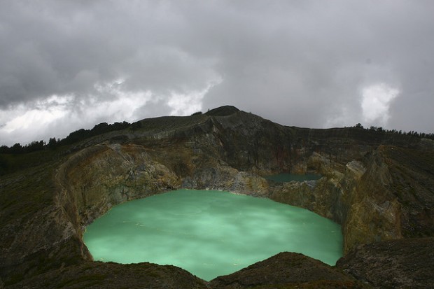 Kelimutu Lakes   Worlds Surreal Lakes