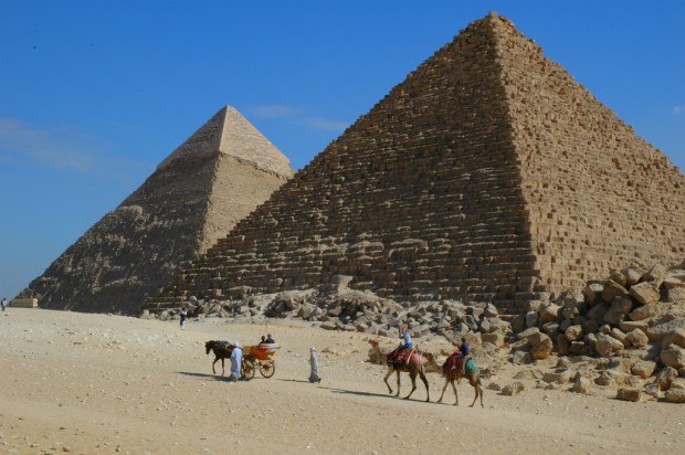  Pyramids of Giza 