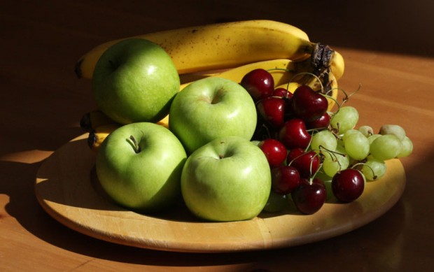  plate of fruit eating 
