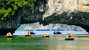 Rowing_boat_cruise_halong1
