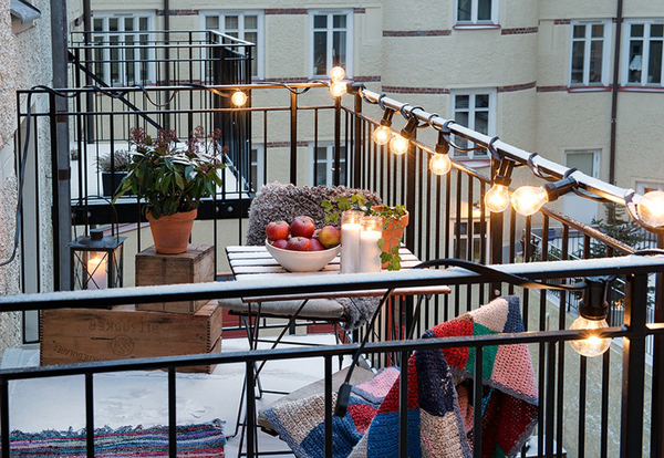  cozy balcony-lighting-ideas 