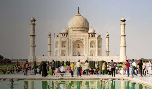 Catch up the list of famous tourist places in India