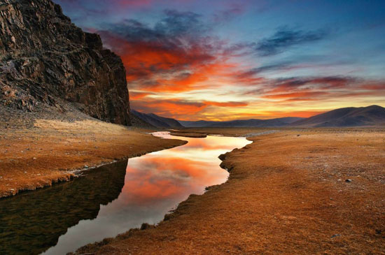 Gobi-Desert-Mongolia 40 Incredible Photos of Breathtaking Places