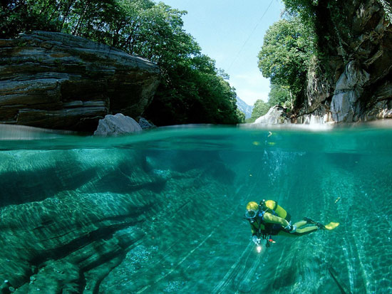 The-Verzasca-River-Swiss-Alps 40 Incredible Photos of Breathtaking Places