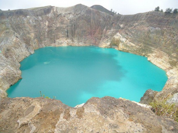 Mysterious Colored Volcanic Crater Lakes in Indonesia (Kelimutu Colored Lakes)