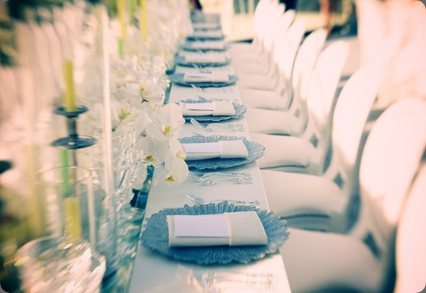 17386907_j2GQFP-30-white-lilac_thum-620x427 20 Beautiful Table Settings for Any Party