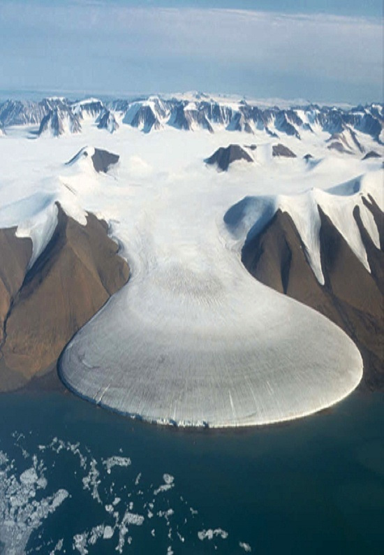 Elephant-Foot-Glacier-An-astonishing-geographical-location-on-the-east-coast-of-Greenland