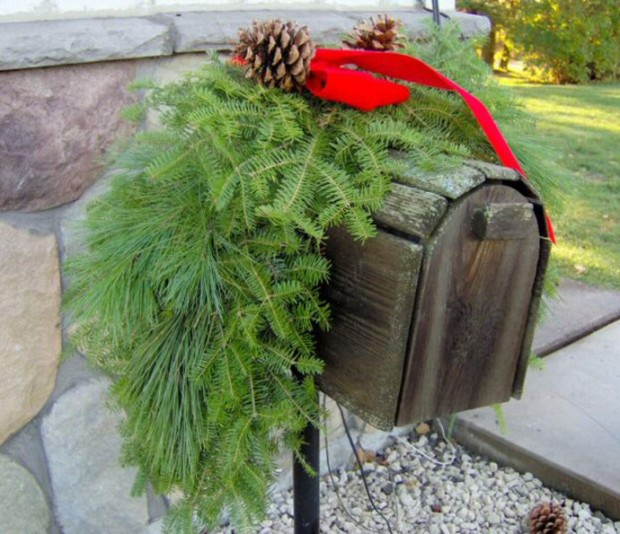 26 Ideas to Dress up Your Mailbox in a Fairy Tale Look for this Christmas