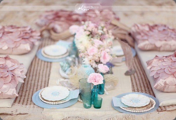 b22-simply-bloom-photo-and-la-fleur-2 20 Beautiful Table Settings for Any Party