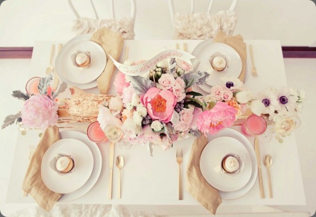 goldwedding8-bows-and-arrows_thumb3-620x427 20 Beautiful Table Settings for Any Party