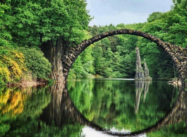 Breathtaking-ancient-bridge-near-Kolpino-city-in-Russia-620x455 11 Beauteous Places Only For Your Eyes