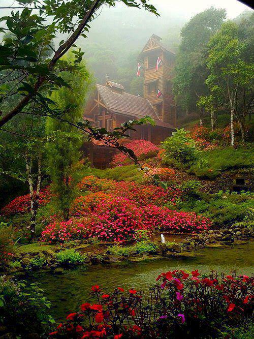 Chapel-in-the-Clouds-Costa-Rica 11 Beauteous Places Only For Your Eyes
