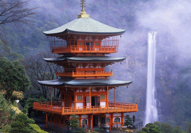 Nachi-Falls-and-Pagoda-Japan-620x431 11 Beauteous Places Only For Your Eyes
