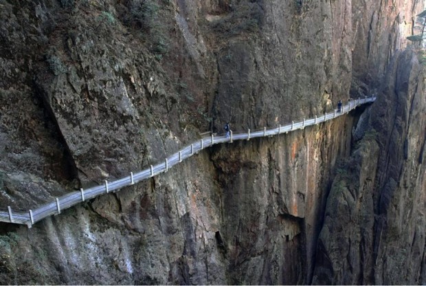 Path-along-Xihai-Gorge-China-620x416 11 Beauteous Places Only For Your Eyes