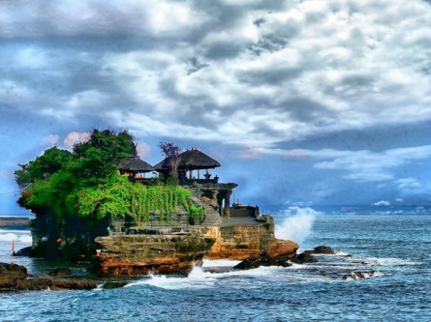 Tanah-Lot-–-Bali-Indonesia-620x464 13 Striking Places You Must See