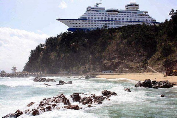 Ship-shaped-Hotel-in-S.-Korea-Sun-Cruise-in-Jungdongjin-620x413 Top 15 Pictures of Stunning Places