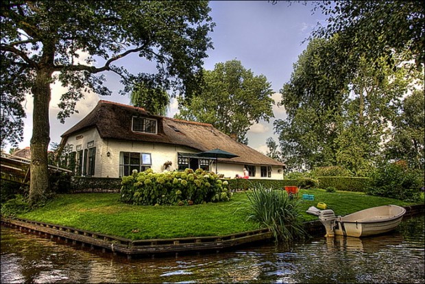 19 Amazing Pictures of Giethoorn: Village Without Roads