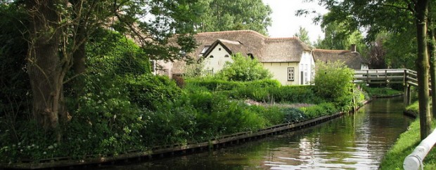 19 Amazing Pictures of Giethoorn: Village Without Roads