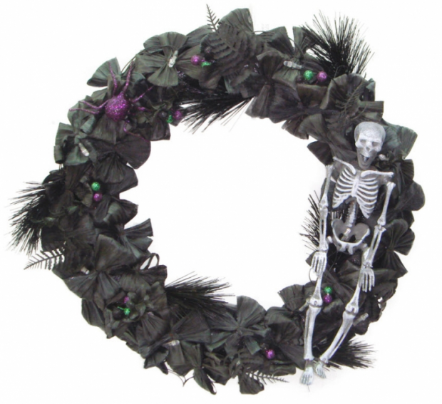 Skeleton-Wreath-Halloween-Express-620x567 15 DIY Ideas for Theming Your Home in the Spirit of Autumn
