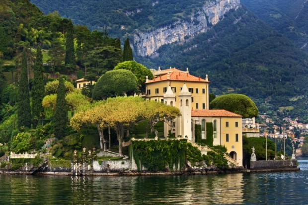 Lake-Como-Italy-620x413 12 Amazing Places That Everyone Should Visit One Day