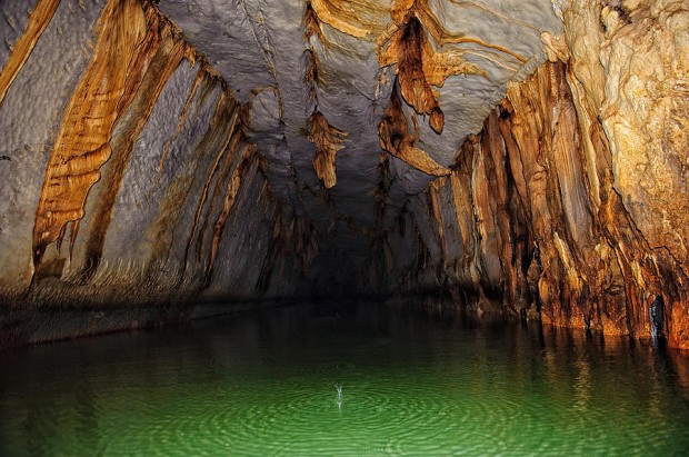 Palawan-underground-river-Philippines-620x411 12 Amazing Places That Everyone Should Visit One Day