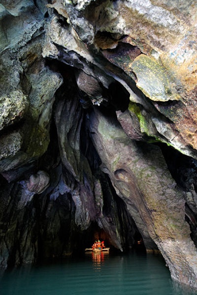 Palawan-underground-river-Philippines1 12 Amazing Places That Everyone Should Visit One Day
