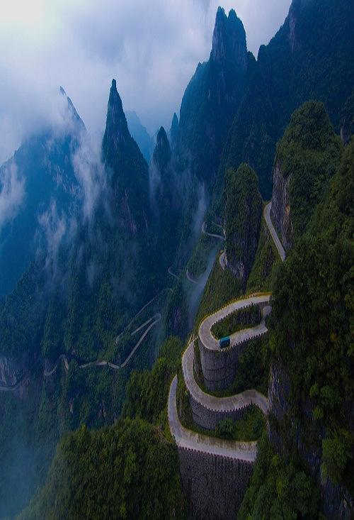 Switchback-Highway-Tianmen-Mountain-China 101 Most Magnificent Places Made by Nature or Touched by a Man Hand (part 3)