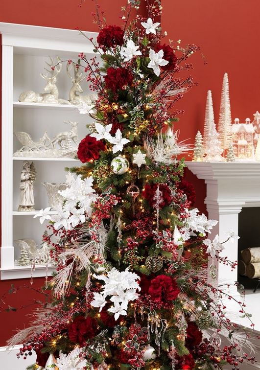 24 Amazing Christmas Trees for You to Set Up This Year