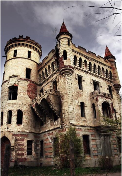 Abandoned-Russian-castle 12 Ancient or Abandoned Places