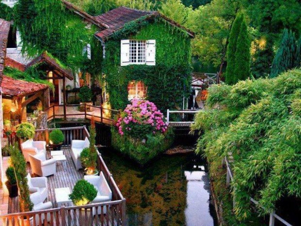 Beautiful-green-Le-Moulin-du-Roc-hotel-is-located-in-Périgord-region-France-620x466 10 Marvelous Places Worth To Be Visited In Your Life