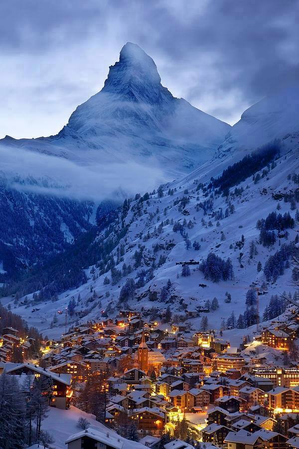 The-Matterhorn-towers-over-the-village-of-Zermatt-in-the-Swiss-alps 12 Wonderful Photos of Enchanted Nature
