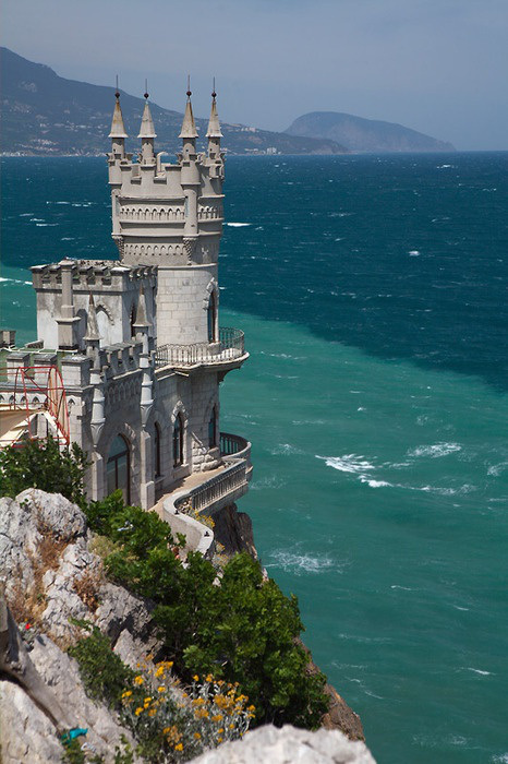 Swallows-Nest-Sea-Castle-Crimea 11 Top Destinations To Escape From Reality