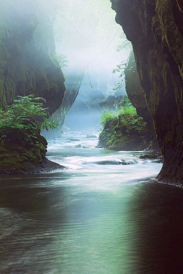 Tarumae-Gorge-Hokkaido-Japan-620x930 11 Top Destinations To Escape From Reality
