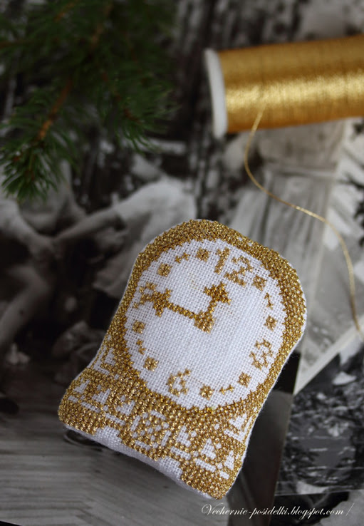 golden-clocks1 15 DIY Christmas Ornaments Made by Grandma Fabric