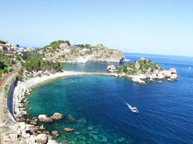 Isola-Bella-Taormina-Messina-Sicilia-Italy-620x465 11 Reasons Why You Should Visit Italy