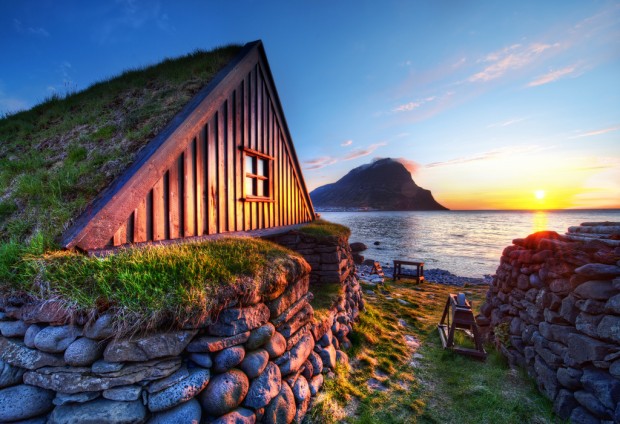 Turf-Roof-near-Bolungarvík-620x424 9 Unusual Places From All Over The World