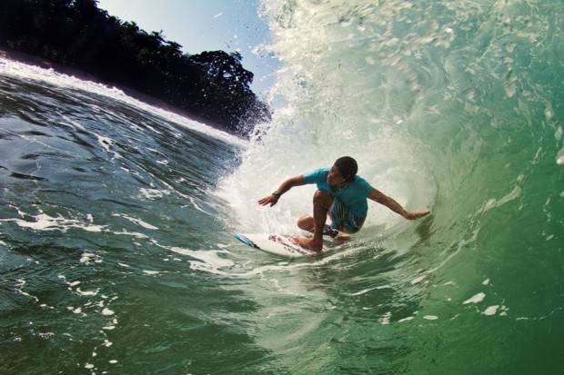 8 Thrilling Places for Surfing