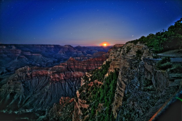 Moonrise-Over-Grand-Canyon-620x412 8 Of The Most Popular Places Around The World