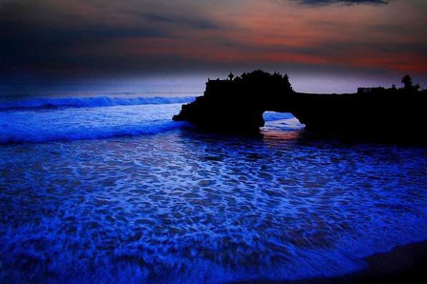 Tanah-Lot-Bali-3-620x412 10 Incredible Scenes from Bali