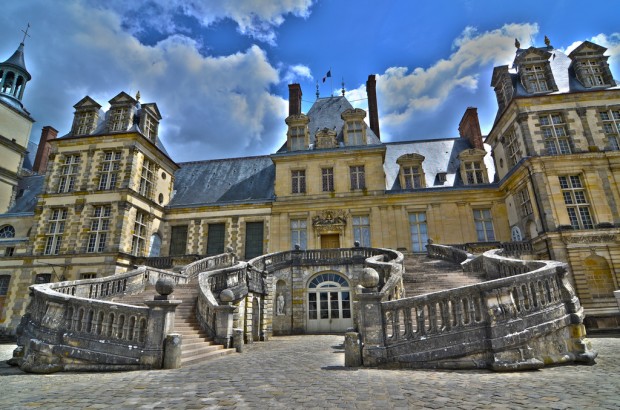 The-Palace-of-Fontainebleau-620x410 12 Photos of Most Beautiful Places In France